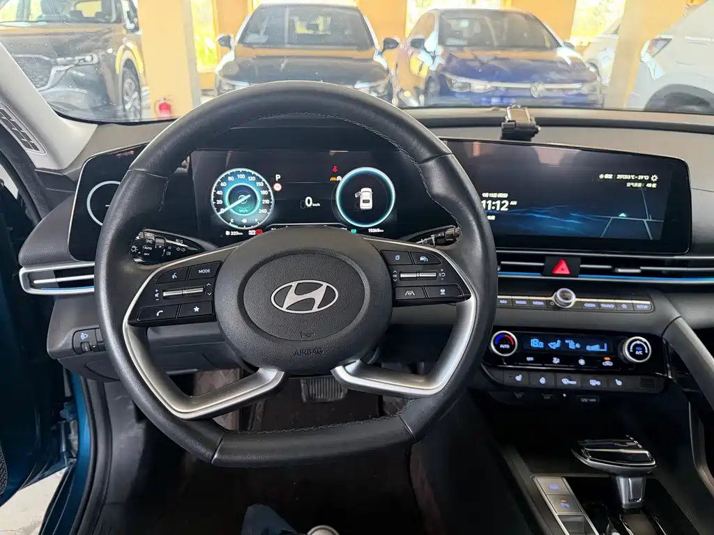 Hyundai Elantra — миниатюра 16
