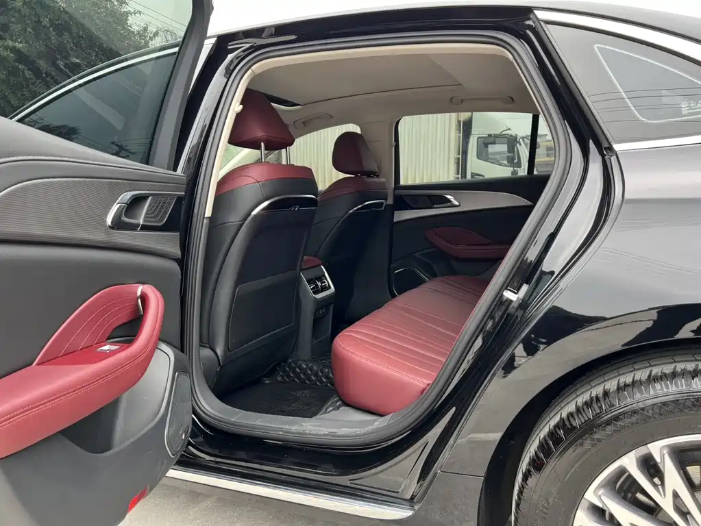 Hongqi Hongqi H5 — миниатюра 8