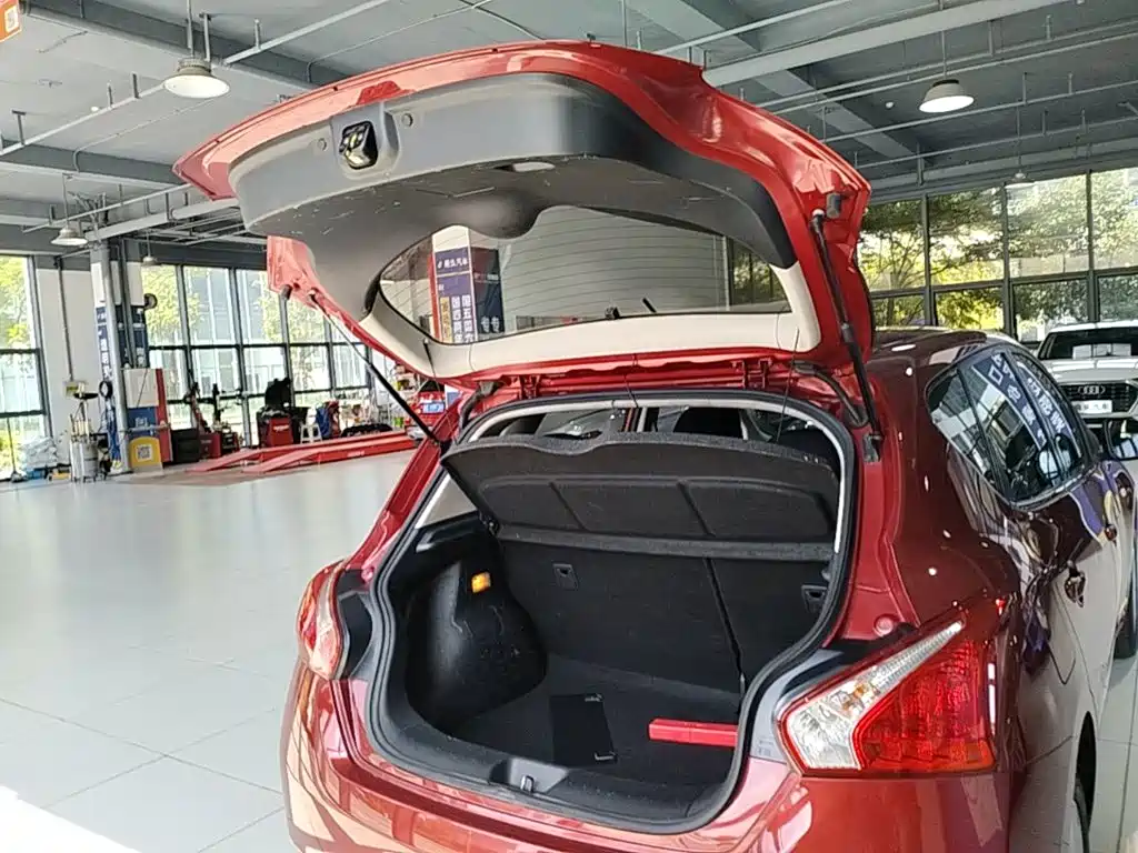 Nissan Tiida — миниатюра 19