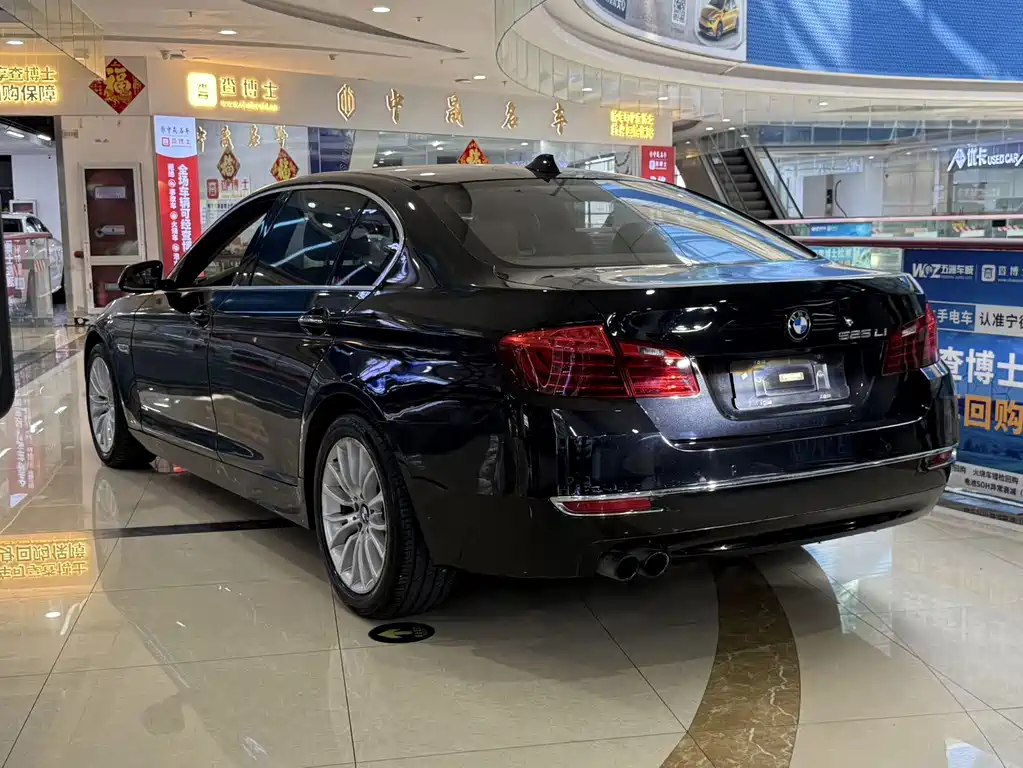 BMW 5 Series — миниатюра 8