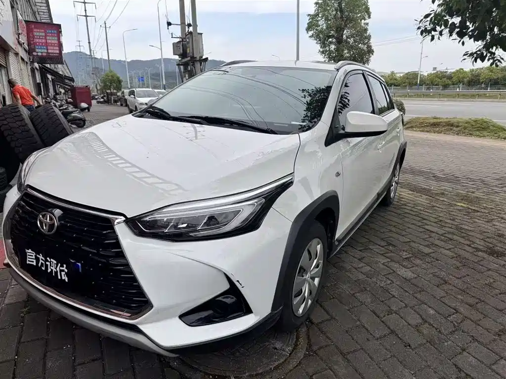 Toyota Yaris L 2023