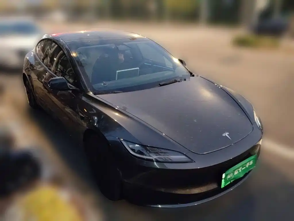 Tesla Model 3 — миниатюра 3