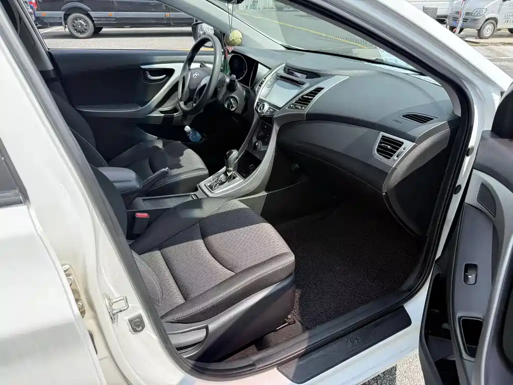 Hyundai Elantra Langdong — миниатюра 9
