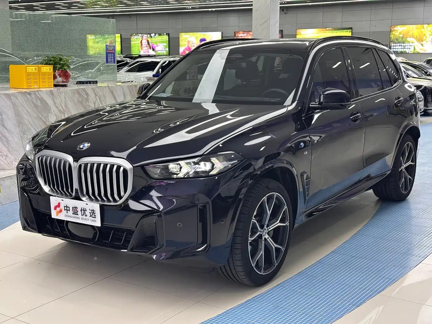宝马X5 2023款 xDrive 30Li 尊享型M运动套装 2024