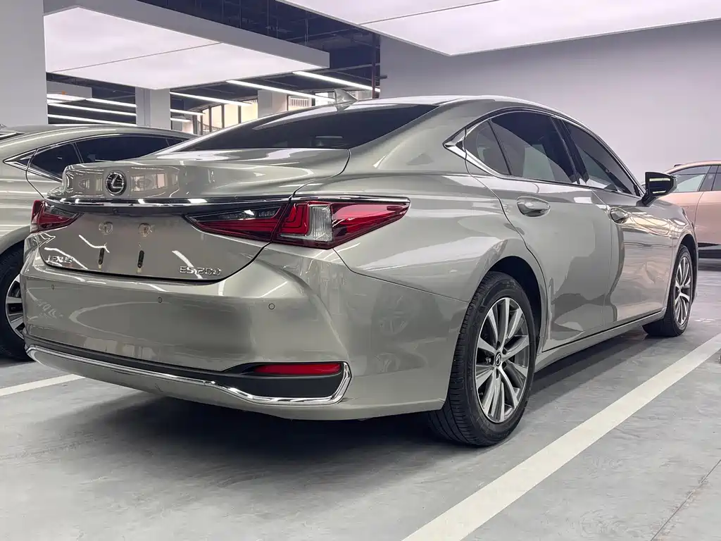 Lexus ES — миниатюра 13