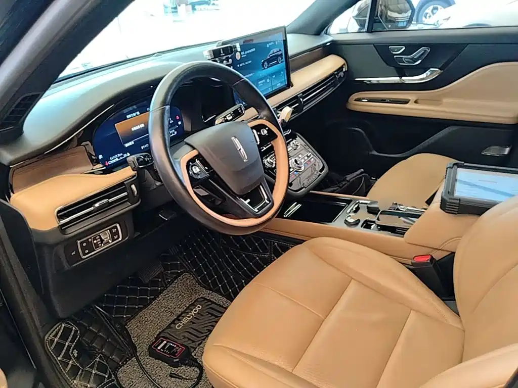 Lincoln Corsair — миниатюра 15
