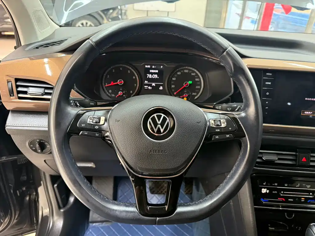 VOLKSWAGEN TUYUE