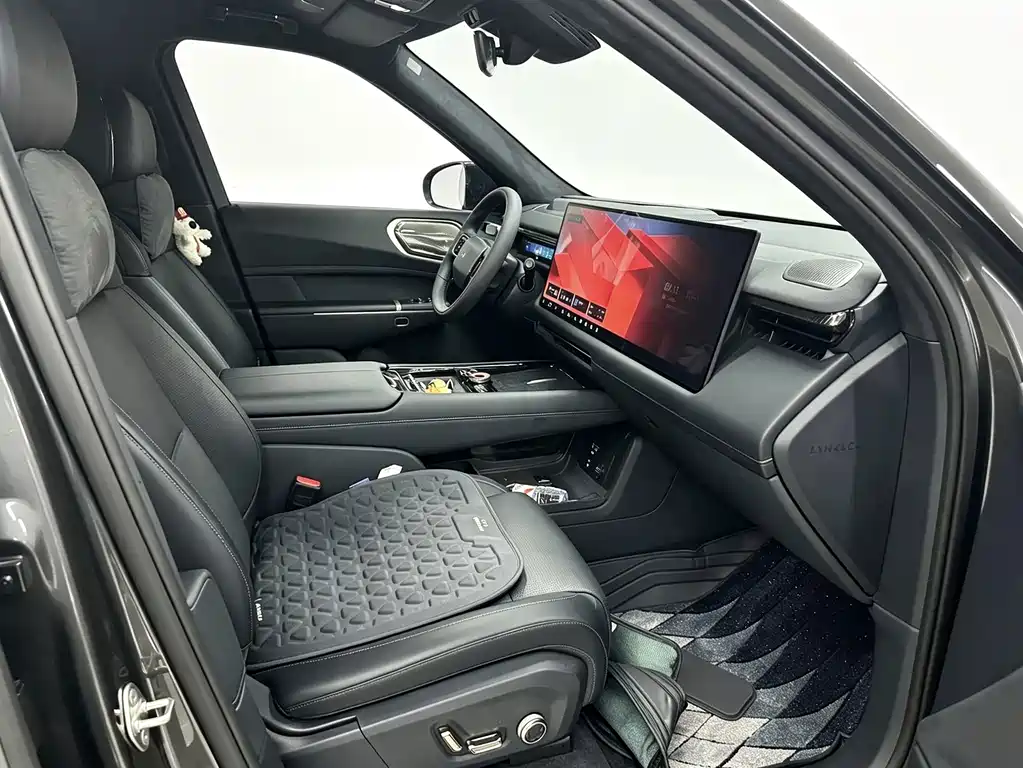 Lynk & Co 900 — миниатюра 5