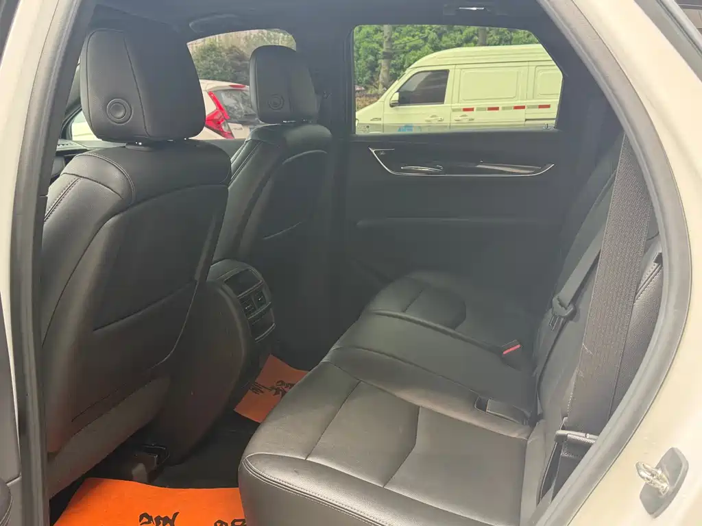 Cadillac XT5 — миниатюра 6