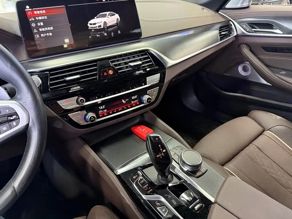 BMW 5 Series — миниатюра 10