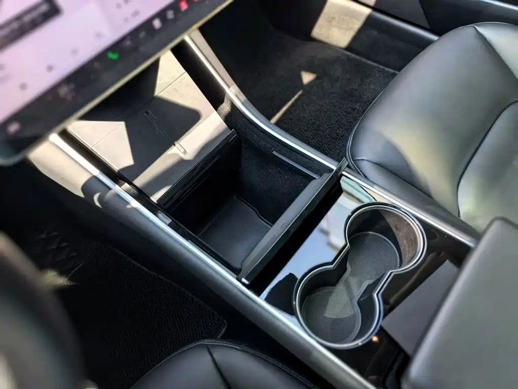 Tesla Model 3 — миниатюра 18