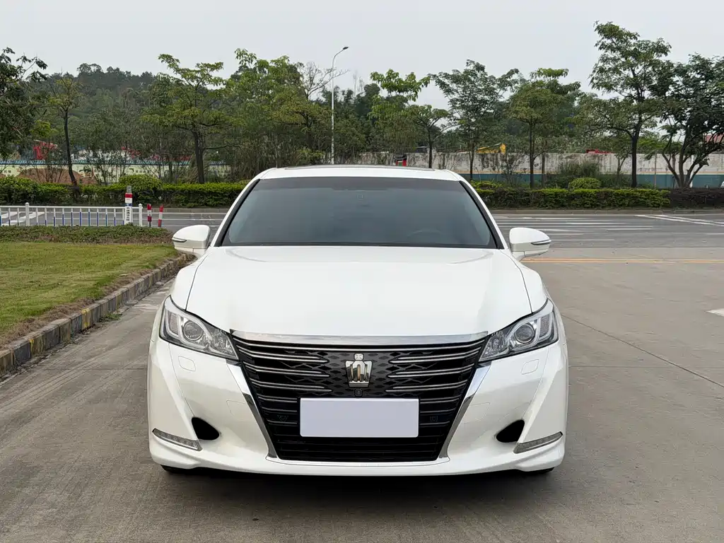 Купить Toyota Crown