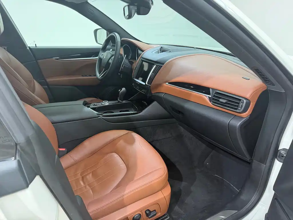 Maserati Levante — миниатюра 8
