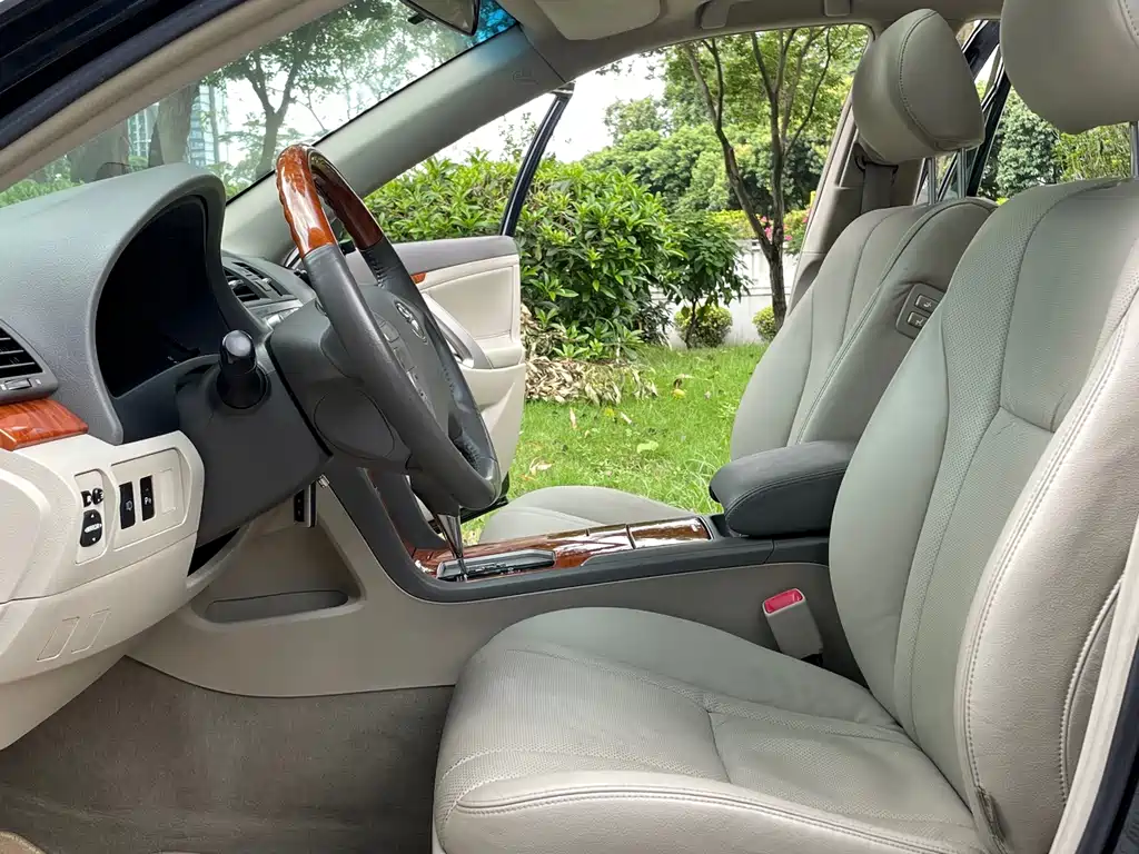 Toyota Camry — миниатюра 4