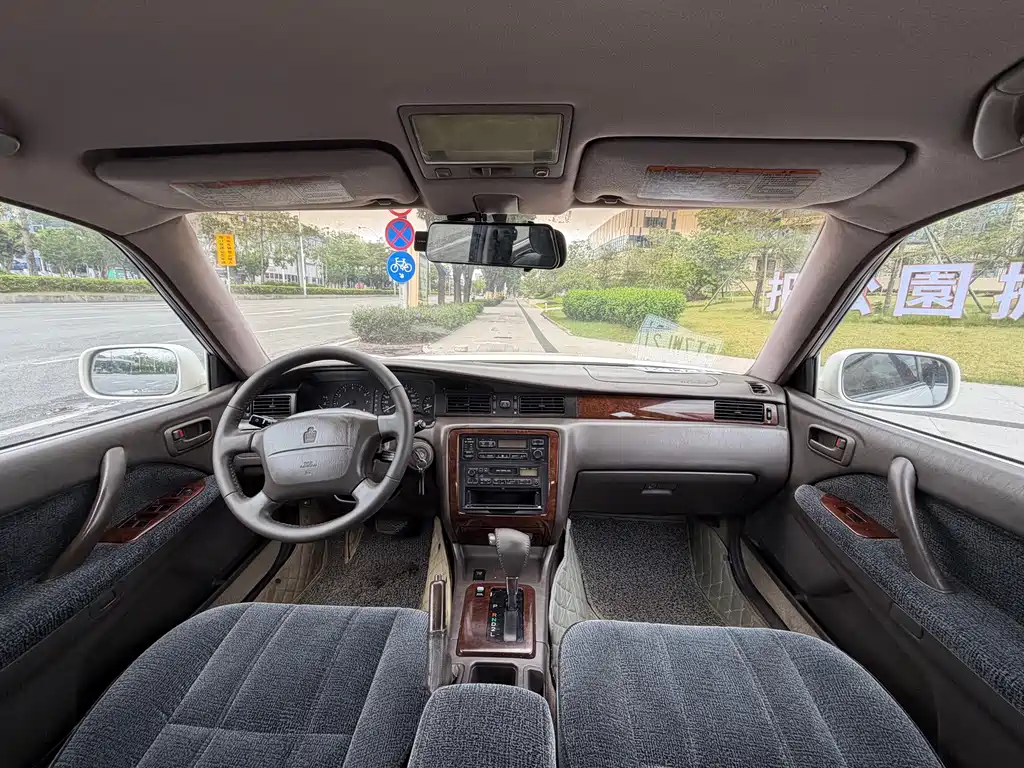 Toyota Crown — миниатюра 9