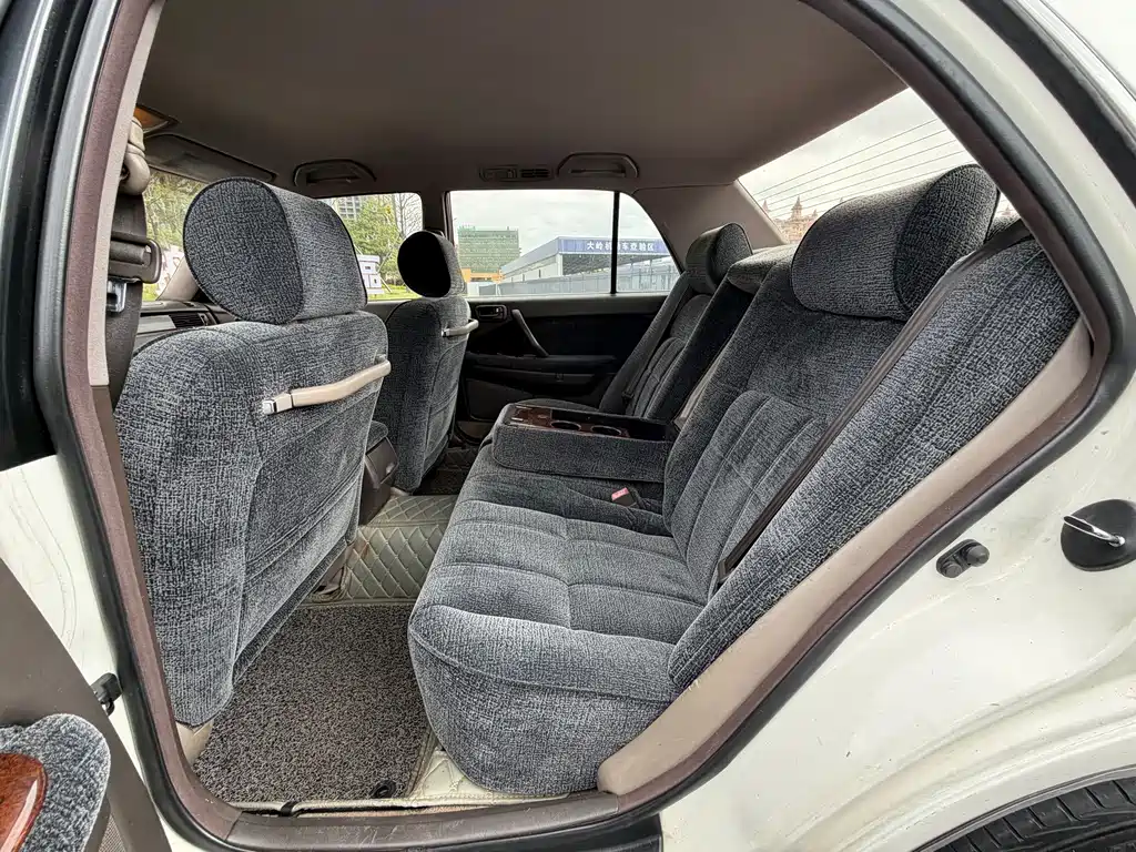 Toyota Crown — миниатюра 5