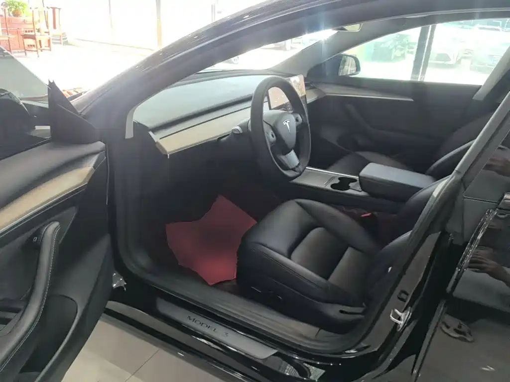 Tesla Model 3 — миниатюра 16