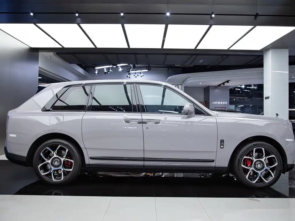 Rolls-Royce Cullinan — миниатюра 12