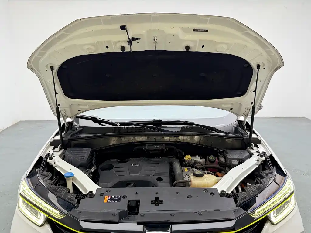 Roewe RX5 New Energy — миниатюра 8
