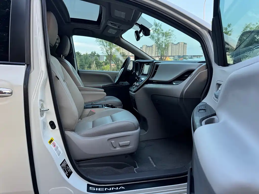 Toyota Sienna — миниатюра 8