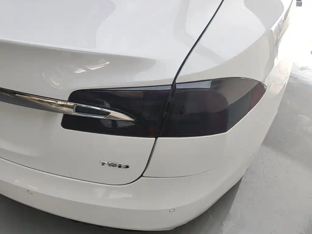 Tesla Model S — миниатюра 8
