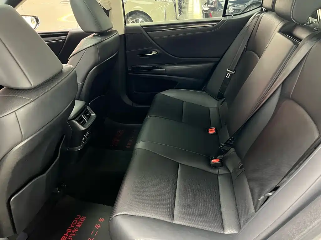 Lexus ES — миниатюра 10