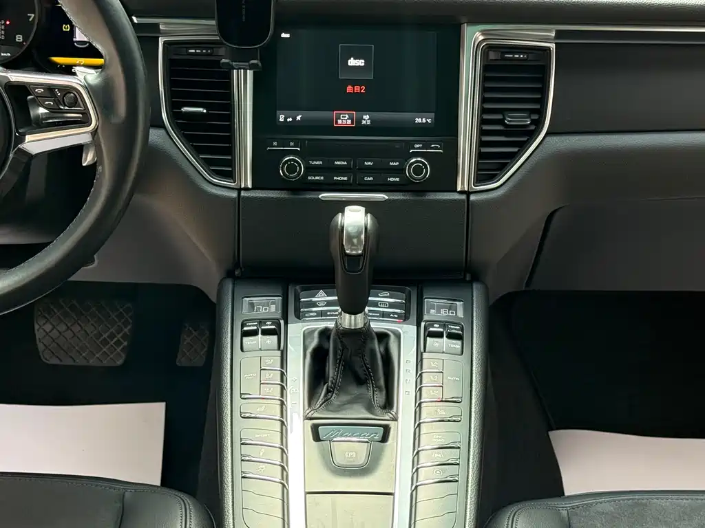 Porsche Macan — миниатюра 11