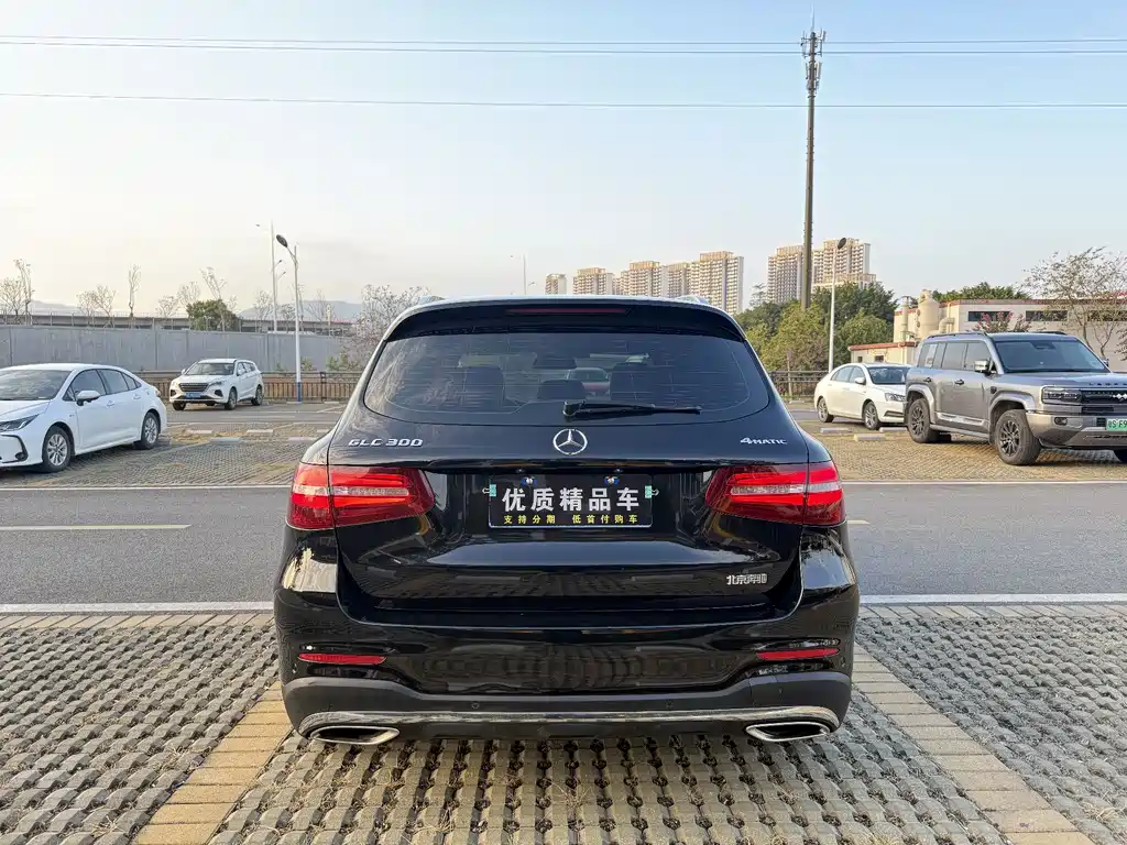 MERCEDES-BENZ GLC