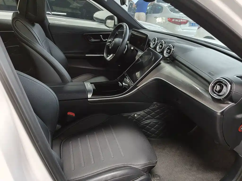 Mercedes-Benz C-Class — миниатюра 11