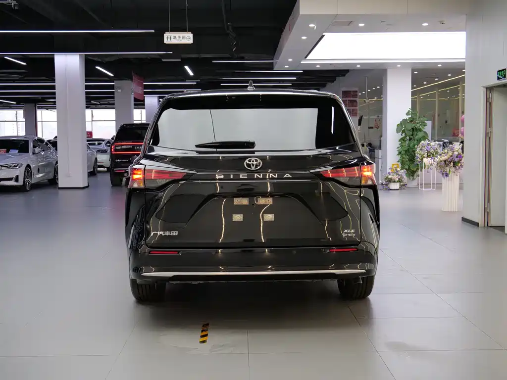 TOYOTA SIENNA