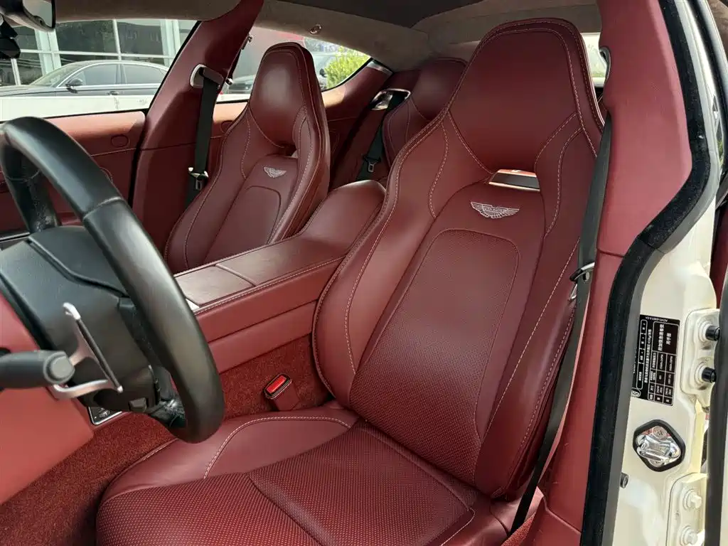 Aston Martin Rapide — миниатюра 31