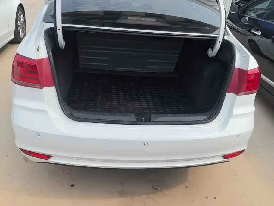 Volkswagen Santana — миниатюра 4