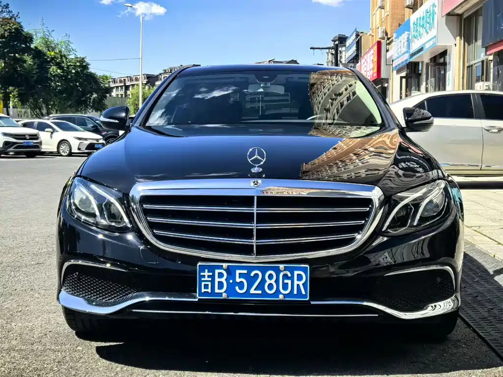 Mercedes-Benz E-Class — миниатюра 2