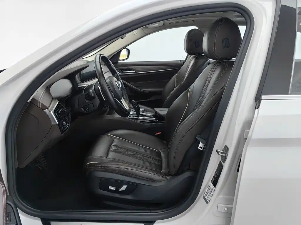 BMW 5 Series — миниатюра 10