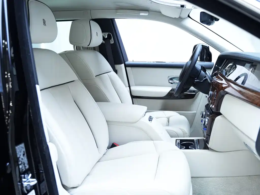 Rolls-Royce Phantom — миниатюра 15