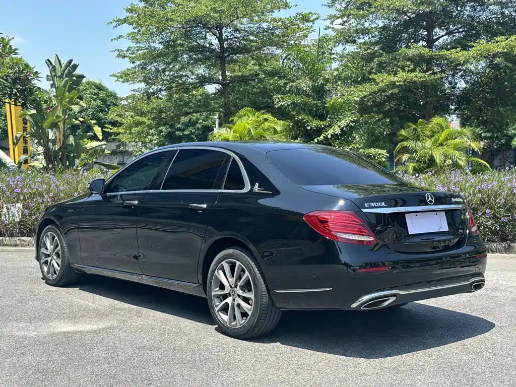 Mercedes-Benz E-Class — миниатюра 4