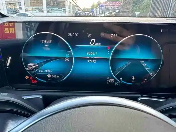 Mercedes-Benz GLB — миниатюра 4
