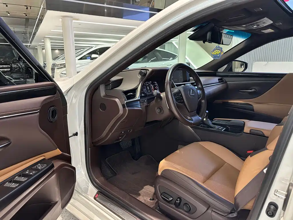 Lexus ES — миниатюра 11