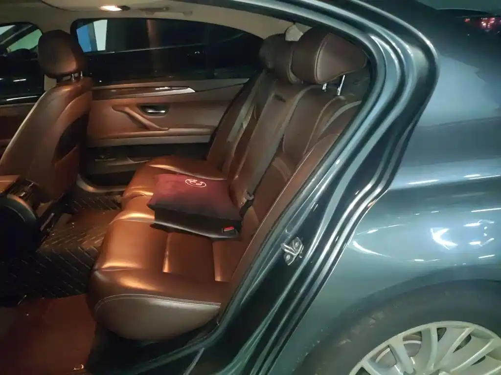 BMW 5 Series — миниатюра 13