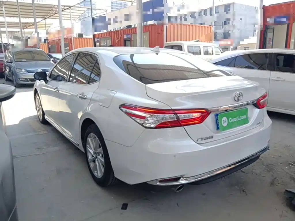 Toyota Camry — миниатюра 5