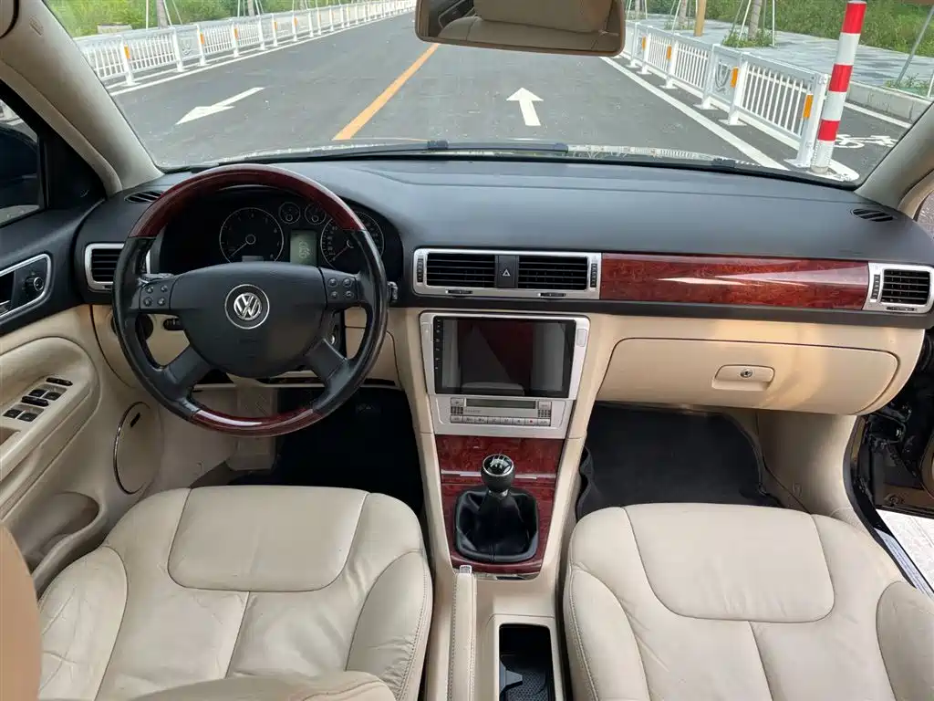 Volkswagen Passat 2009 1.8T MT Premium