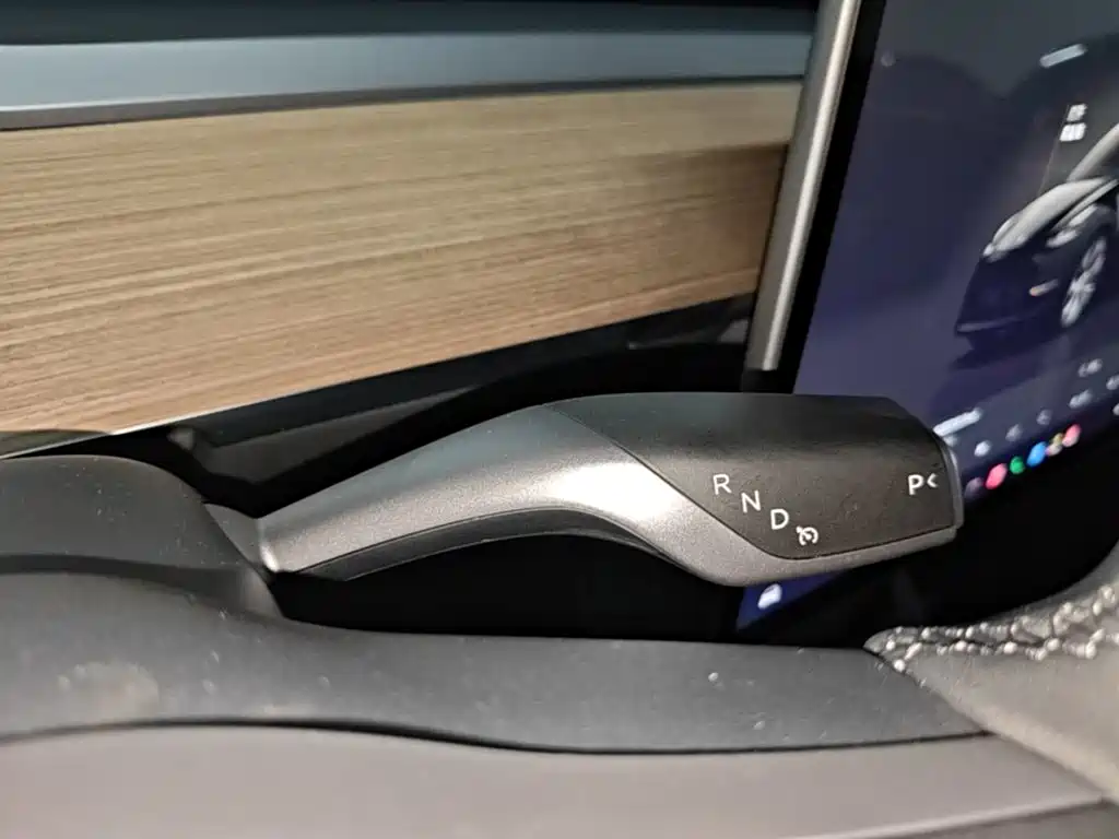 Tesla Model Y — миниатюра 14