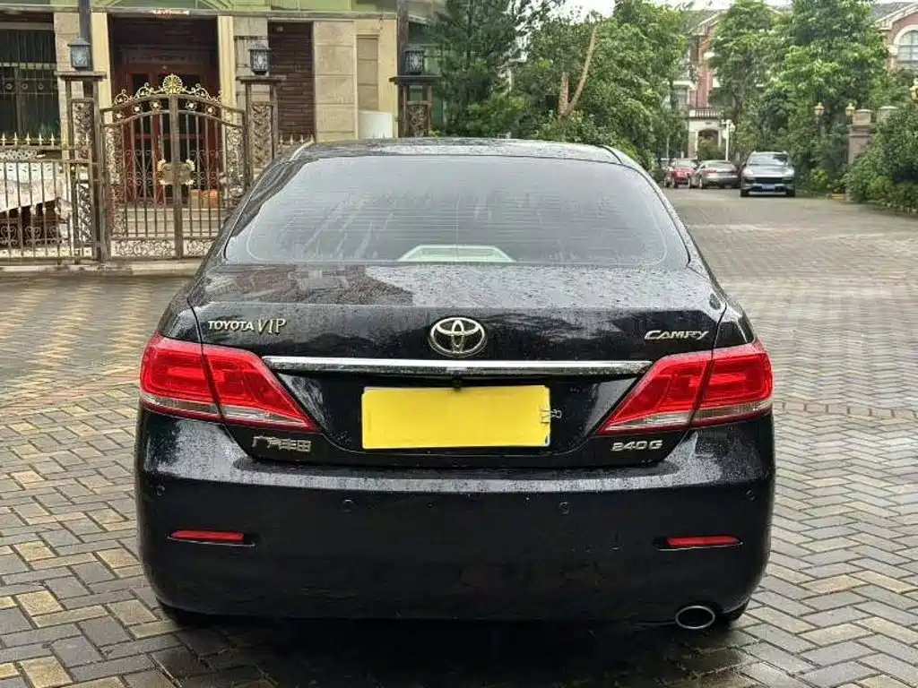 Toyota Camry — миниатюра 5