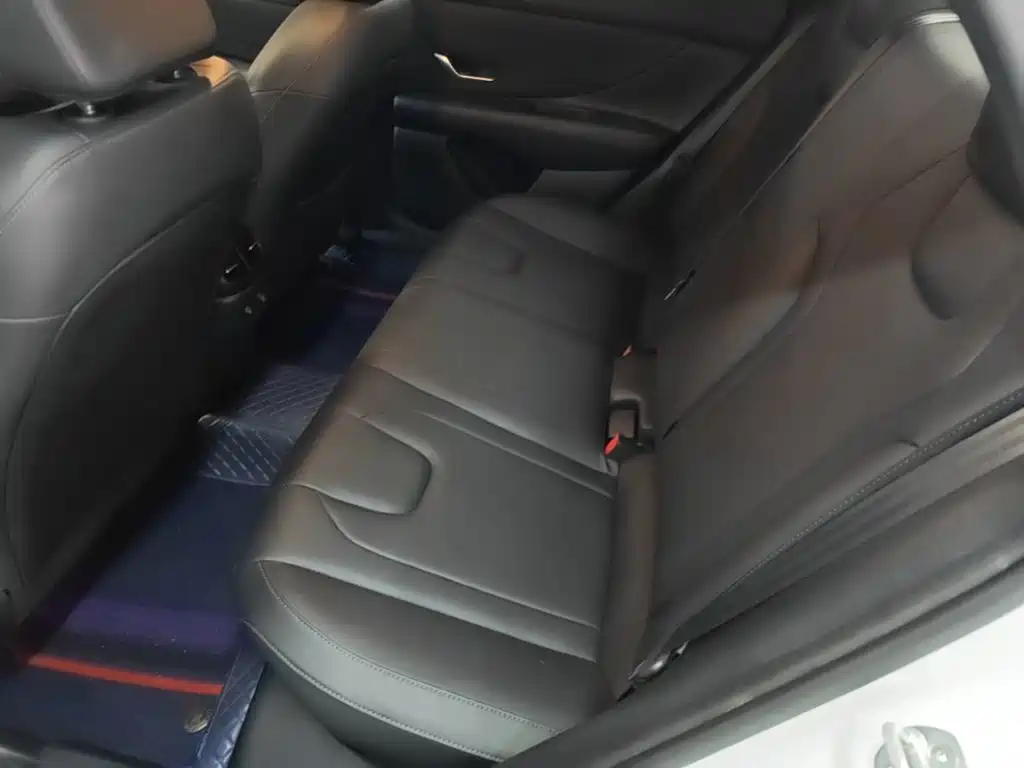 Hyundai Elantra — миниатюра 17