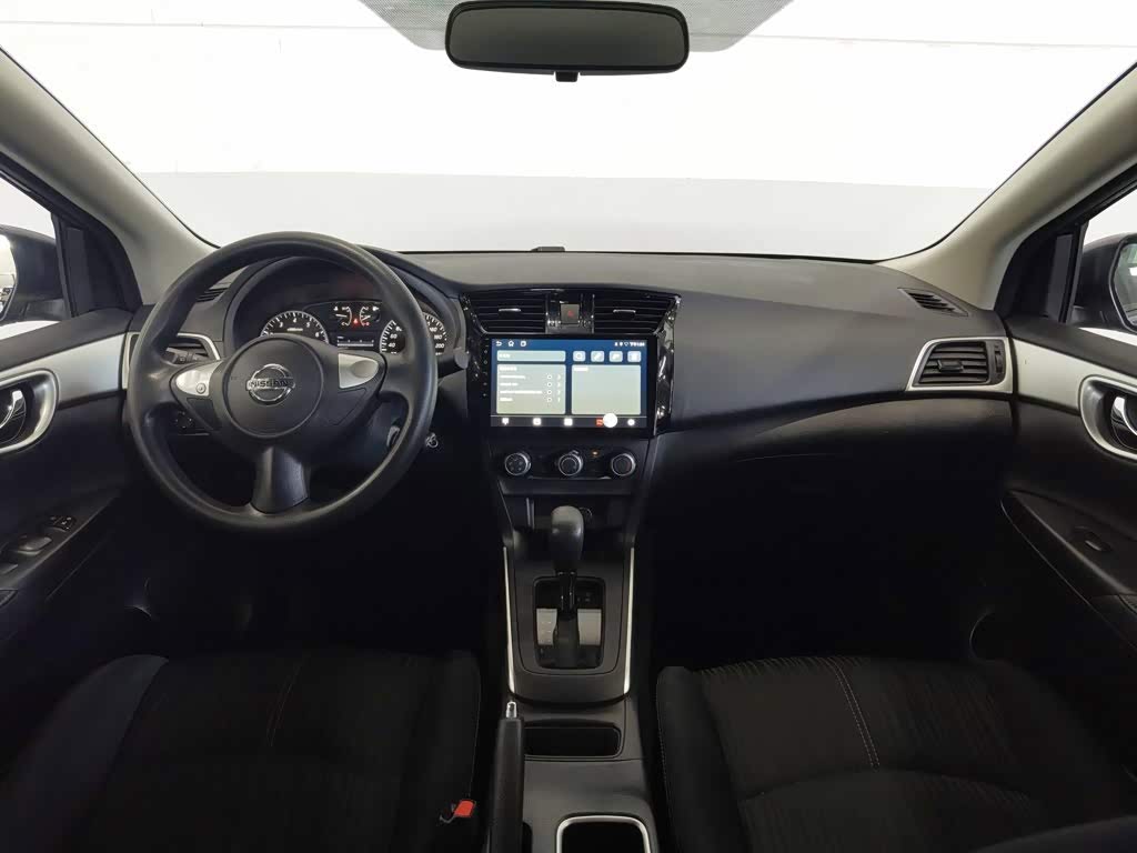 Nissan Sylphy 1.6 л 2024 г. Серебристо-серый, пробег 31200 км