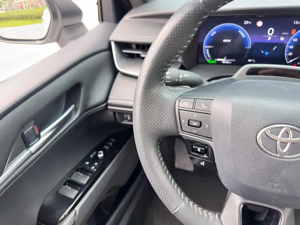 Toyota Camry — миниатюра 16