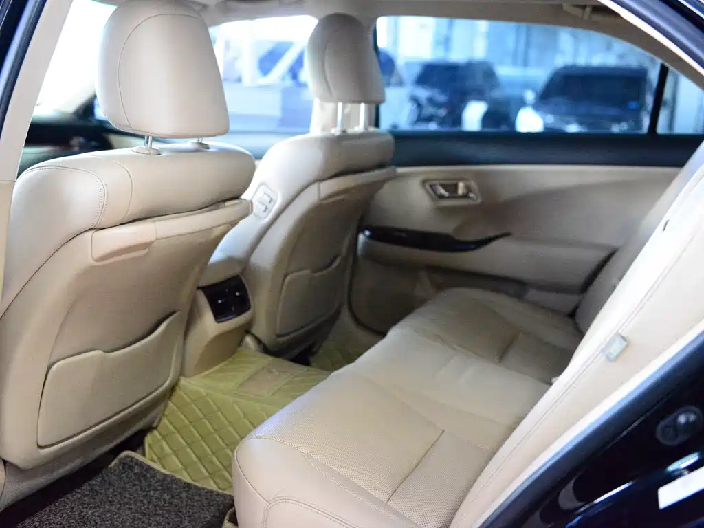 Toyota Crown — миниатюра 18