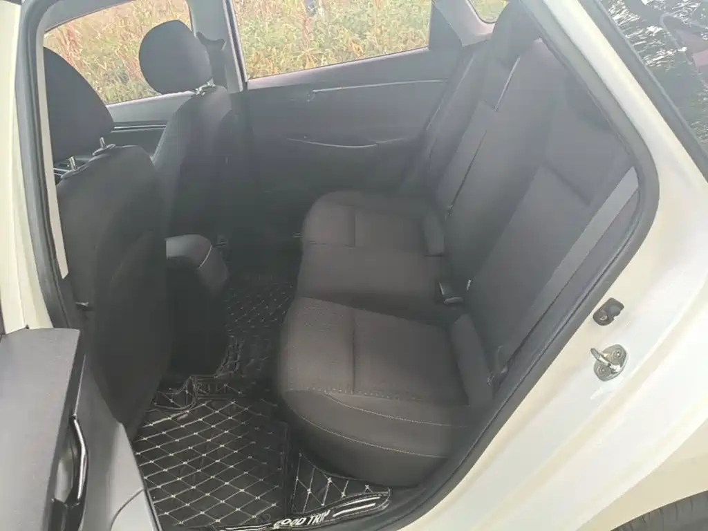 Hyundai Elantra — миниатюра 17