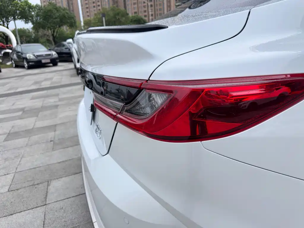Toyota Camry — миниатюра 23