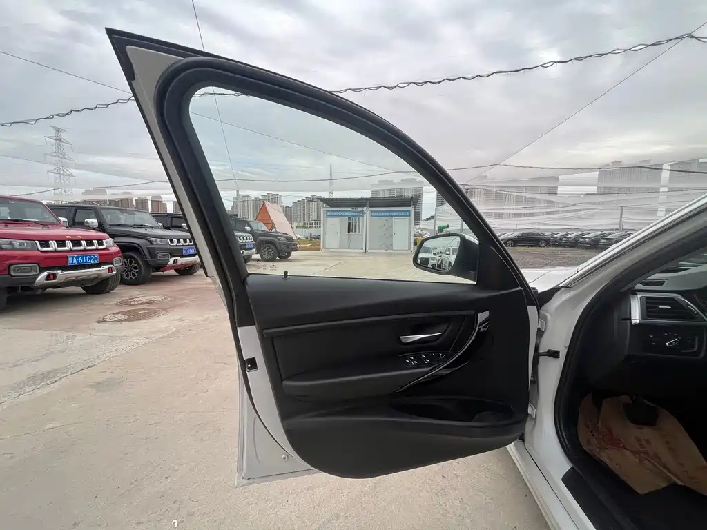 BMW 3 Series — миниатюра 14